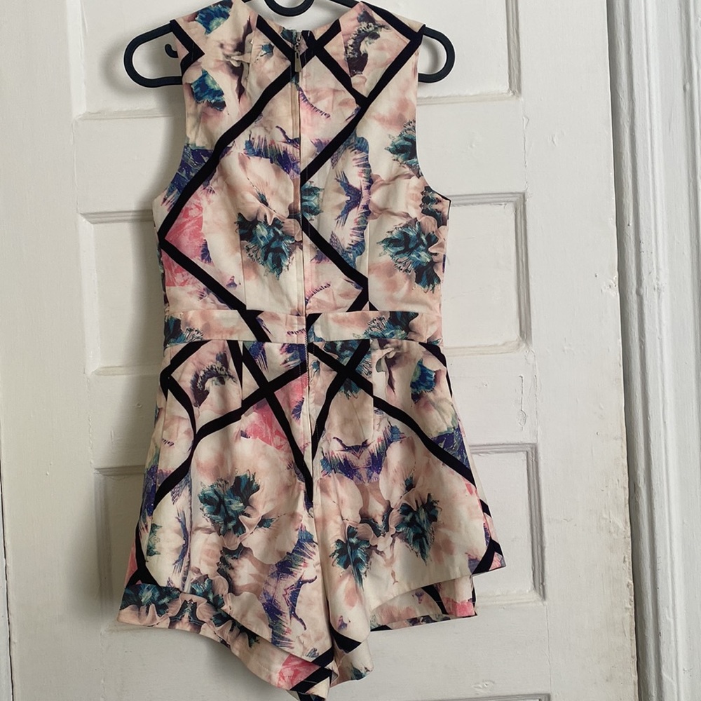 Abstract pleated romper - Picture 2 of 3